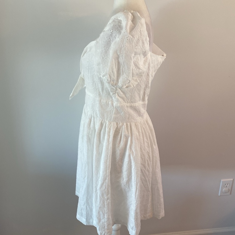 Barr lll NWT bright white eyelet dress - Picture 4 of 12